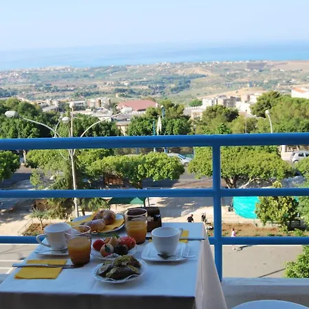 Bed & Breakfast La Finestra Sulla Valle 3*