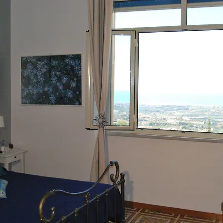 Bed & Breakfast La Finestra Sulla Valle 4*